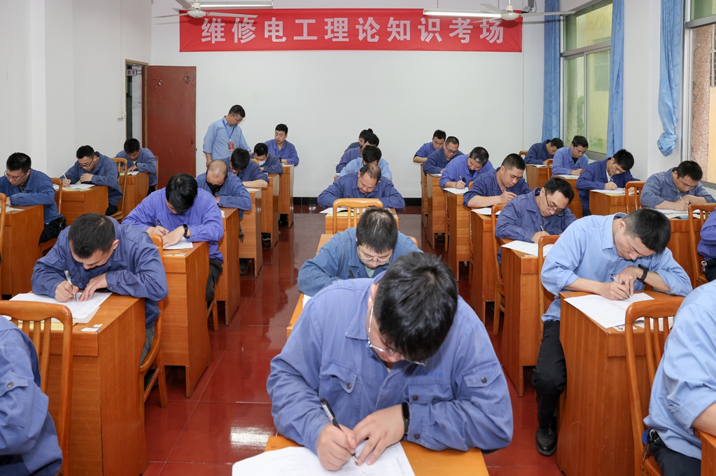 4维修电工_副本.jpg